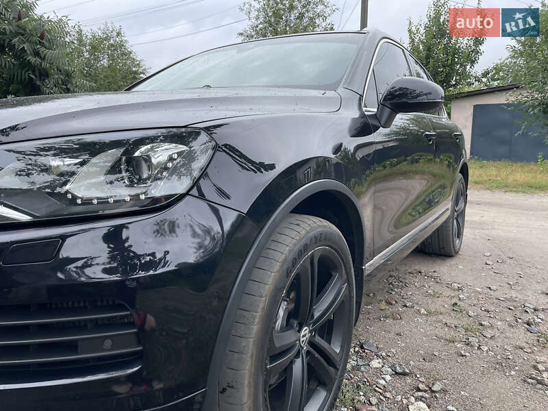 Внедорожник / Кроссовер Volkswagen Touareg 2012 в Конотопе