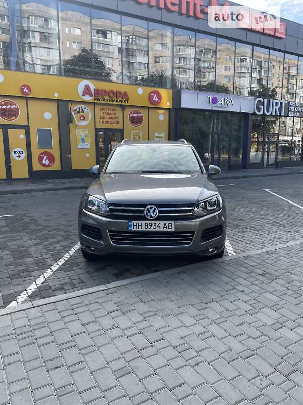 Позашляховик / Кросовер Volkswagen Touareg 2011 в Одесі