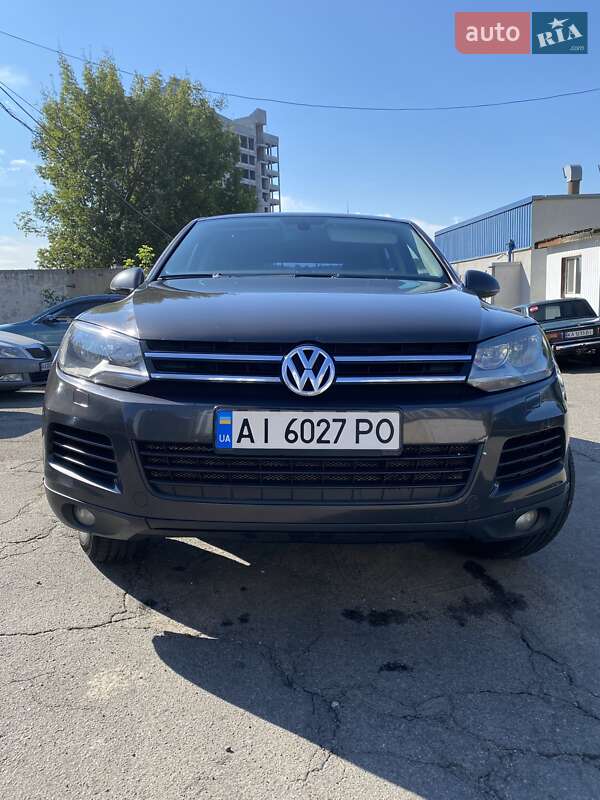 Внедорожник / Кроссовер Volkswagen Touareg 2011 в Киеве