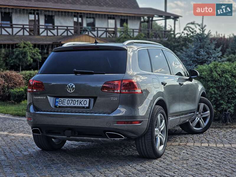 Позашляховик / Кросовер Volkswagen Touareg 2011 в Первомайську