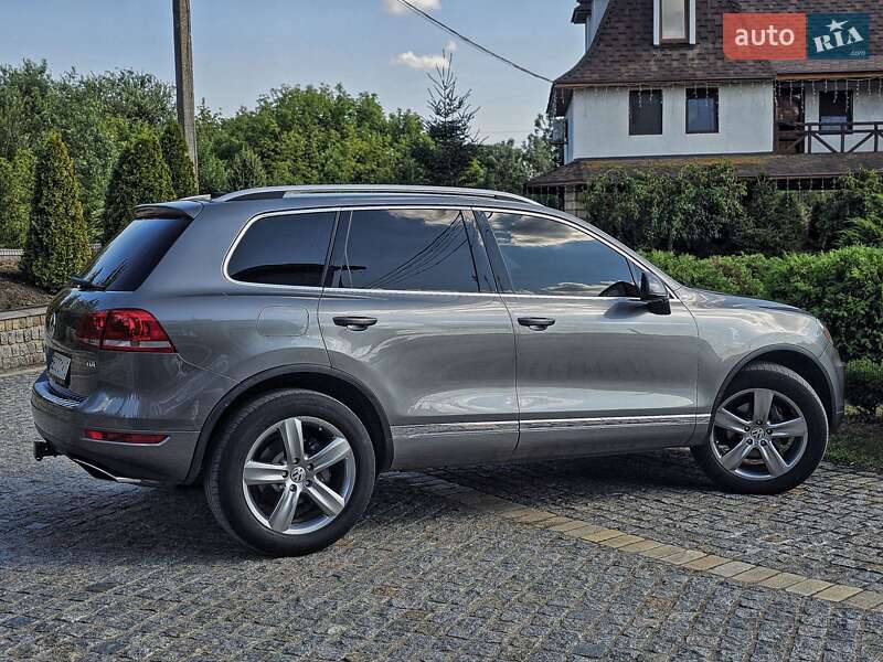 Позашляховик / Кросовер Volkswagen Touareg 2011 в Первомайську