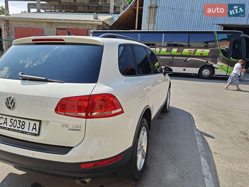 Внедорожник / Кроссовер Volkswagen Touareg 2011 в Умани