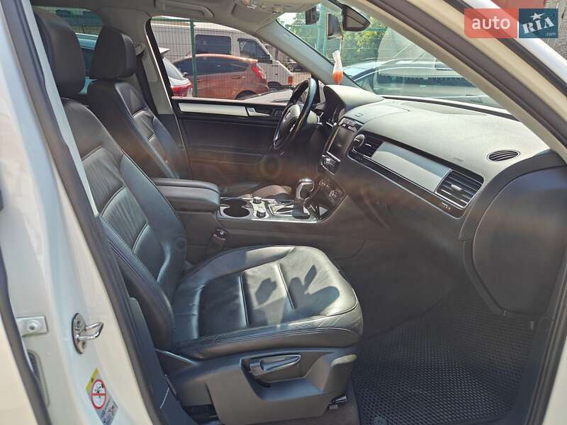 Внедорожник / Кроссовер Volkswagen Touareg 2011 в Умани