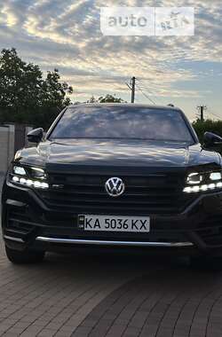 Позашляховик / Кросовер Volkswagen Touareg 2019 в Мукачевому