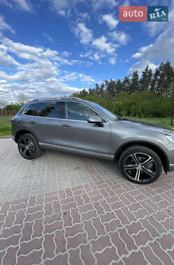Позашляховик / Кросовер Volkswagen Touareg 2017 в Києві