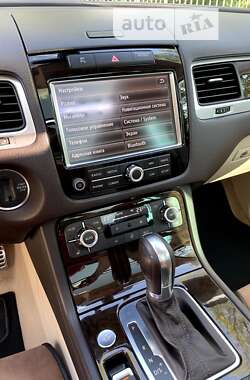 Внедорожник / Кроссовер Volkswagen Touareg 2012 в Харькове