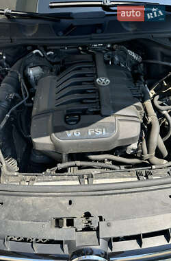 Внедорожник / Кроссовер Volkswagen Touareg 2013 в 