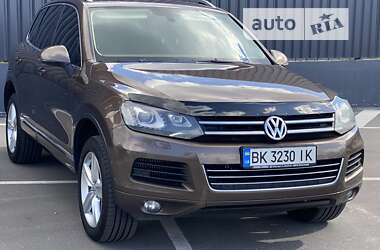 Позашляховик / Кросовер Volkswagen Touareg 2011 в Києві