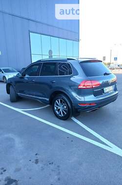 Внедорожник / Кроссовер Volkswagen Touareg 2013 в Львове