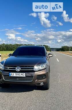 Позашляховик / Кросовер Volkswagen Touareg 2010 в Полтаві