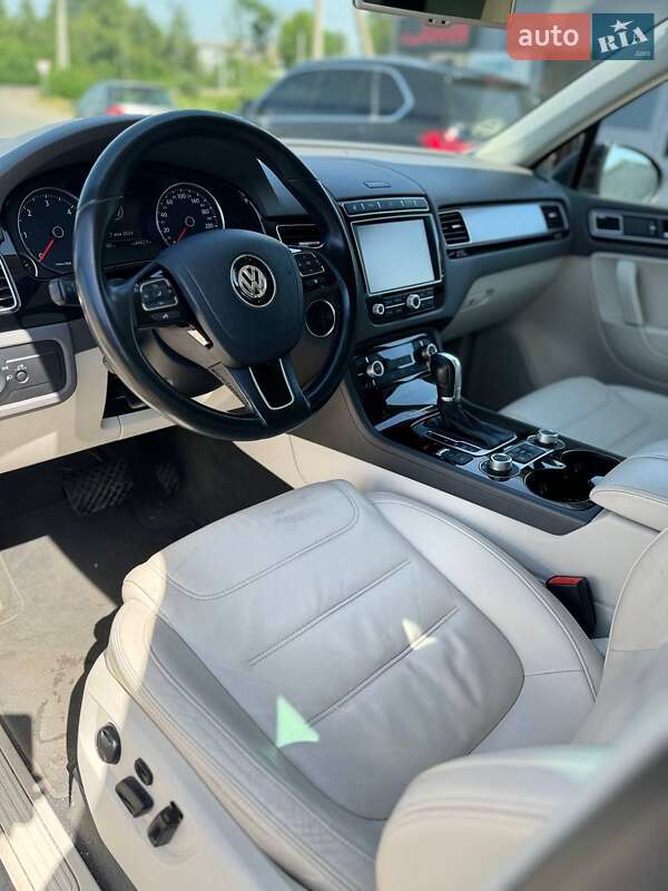 Позашляховик / Кросовер Volkswagen Touareg 2015 в Львові