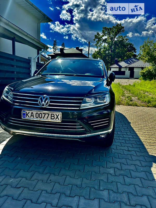 Позашляховик / Кросовер Volkswagen Touareg 2014 в Києві