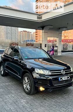 Внедорожник / Кроссовер Volkswagen Touareg 2013 в Киеве