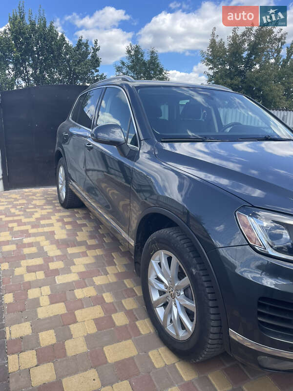 Внедорожник / Кроссовер Volkswagen Touareg 2015 в Кропивницком