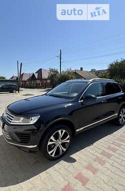 Внедорожник / Кроссовер Volkswagen Touareg 2014 в Измаиле