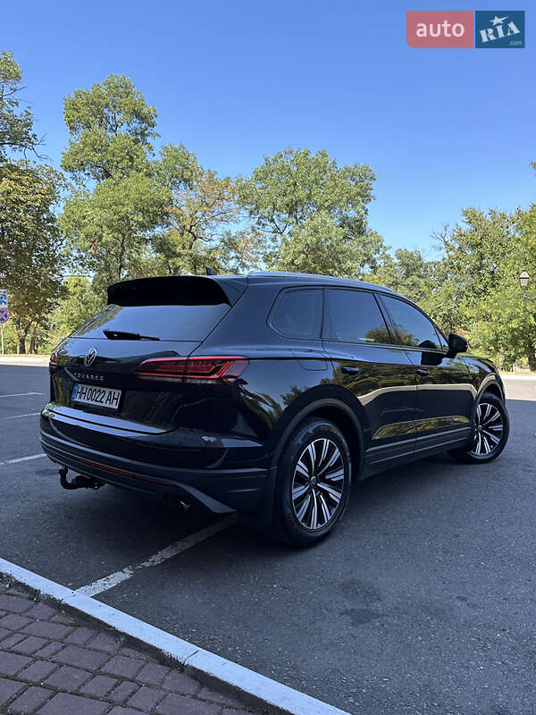 Позашляховик / Кросовер Volkswagen Touareg 2020 в Одесі