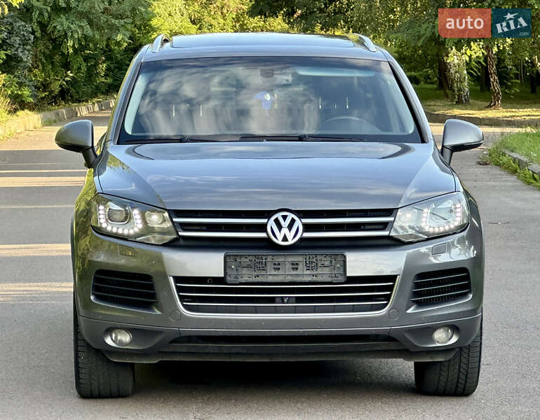 Внедорожник / Кроссовер Volkswagen Touareg 2011 в Ровно