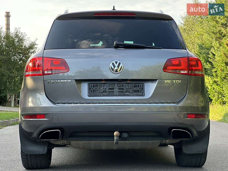 Внедорожник / Кроссовер Volkswagen Touareg 2011 в Ровно