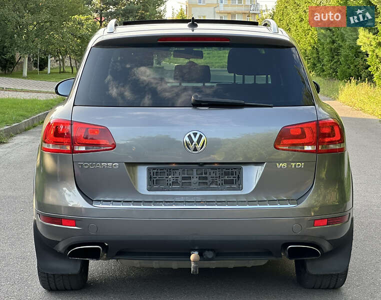 Внедорожник / Кроссовер Volkswagen Touareg 2011 в Ровно