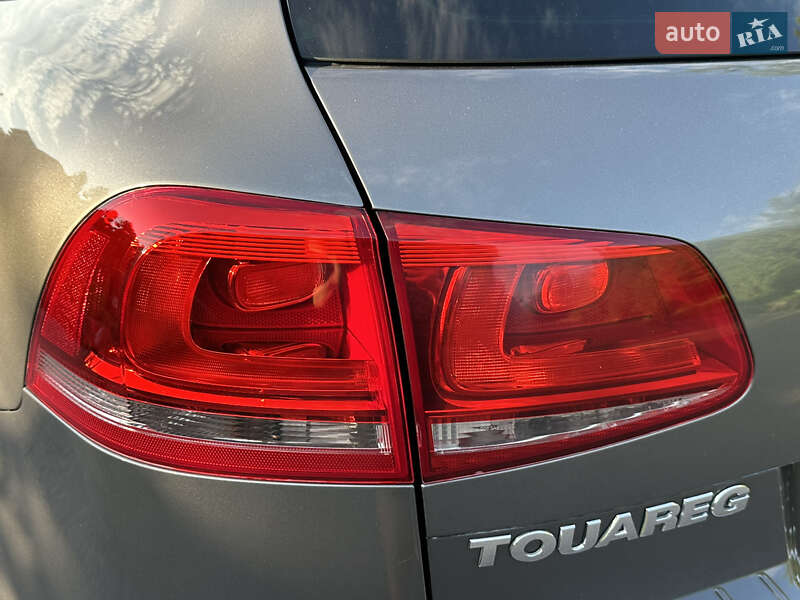 Внедорожник / Кроссовер Volkswagen Touareg 2011 в Ровно