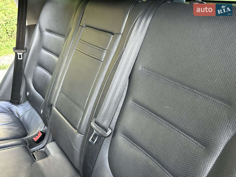 Внедорожник / Кроссовер Volkswagen Touareg 2011 в Ровно