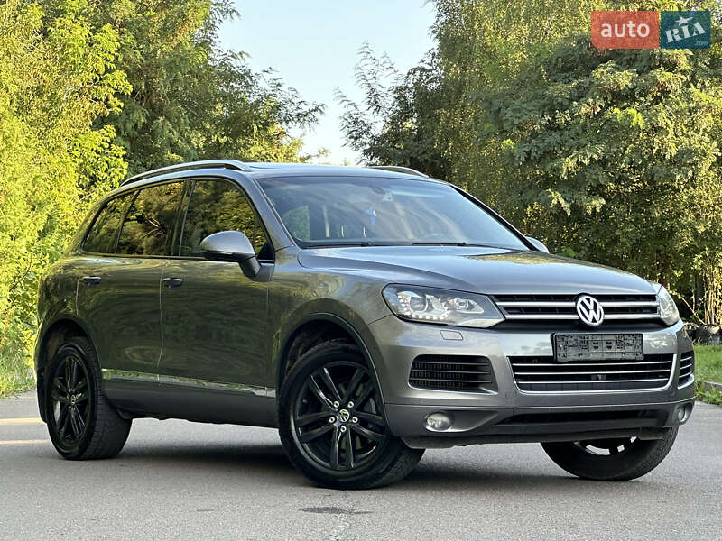 Внедорожник / Кроссовер Volkswagen Touareg 2011 в Ровно