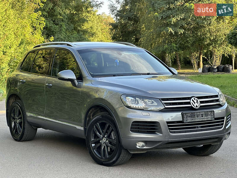 Внедорожник / Кроссовер Volkswagen Touareg 2011 в Ровно
