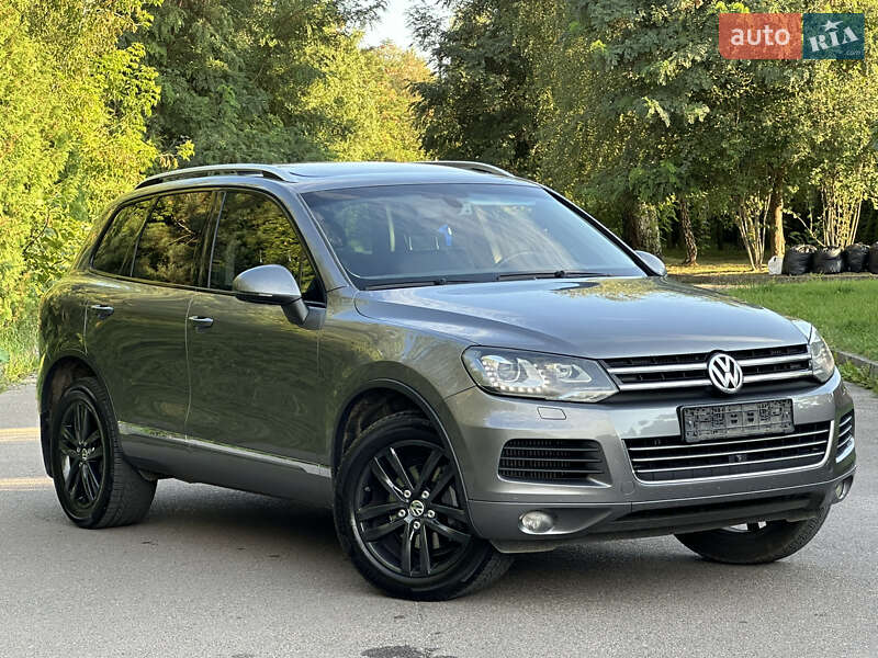 Внедорожник / Кроссовер Volkswagen Touareg 2011 в Ровно