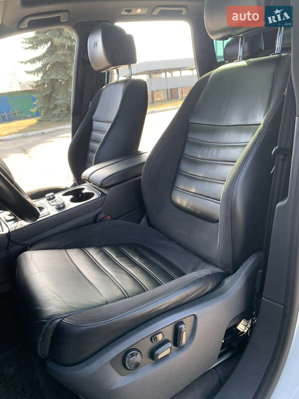 Внедорожник / Кроссовер Volkswagen Touareg 2015 в Кропивницком