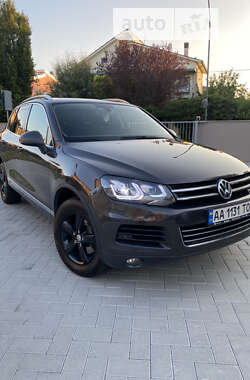 Позашляховик / Кросовер Volkswagen Touareg 2011 в Києві