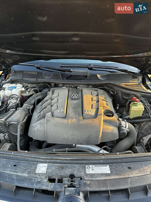 Внедорожник / Кроссовер Volkswagen Touareg 2012 в Хмельницком