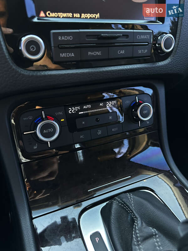 Внедорожник / Кроссовер Volkswagen Touareg 2012 в Хмельницком