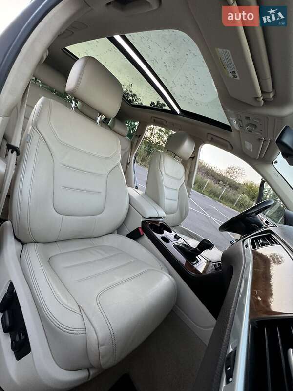 Внедорожник / Кроссовер Volkswagen Touareg 2014 в Виннице