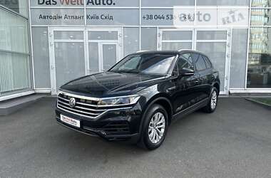 Внедорожник / Кроссовер Volkswagen Touareg 2019 в Киеве