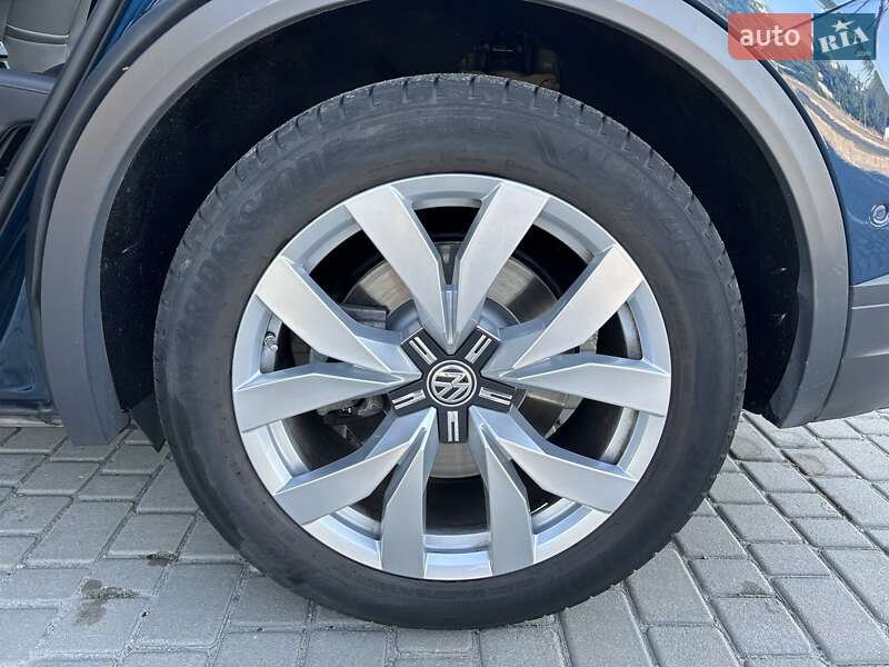 Внедорожник / Кроссовер Volkswagen Touareg 2018 в Днепре фото 11 Внедорожник / Кроссовер Volkswagen Touareg 2018 в Днепре