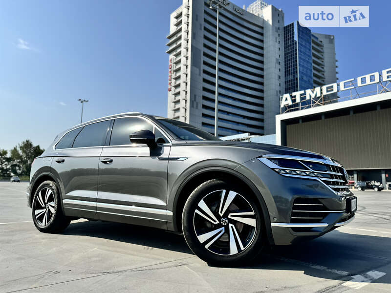 Позашляховик / Кросовер Volkswagen Touareg 2021 в Києві