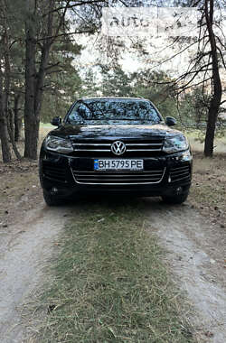 Внедорожник / Кроссовер Volkswagen Touareg 2014 в Звенигородке