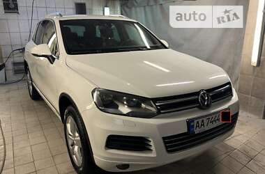 Внедорожник / Кроссовер Volkswagen Touareg 2012 в Киеве