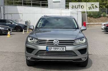 Позашляховик / Кросовер Volkswagen Touareg 2015 в Запоріжжі