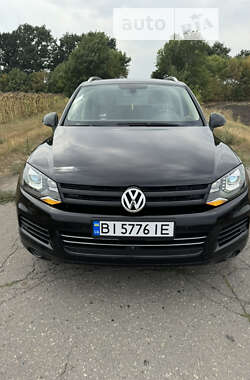 Внедорожник / Кроссовер Volkswagen Touareg 2011 в Хороле