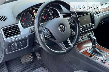 Внедорожник / Кроссовер Volkswagen Touareg 2013 в Киеве