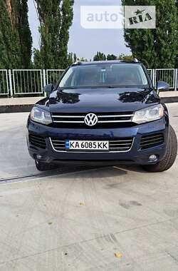 Внедорожник / Кроссовер Volkswagen Touareg 2014 в Киеве