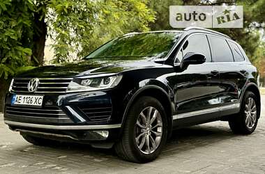 Внедорожник / Кроссовер Volkswagen Touareg 2016 в Днепре