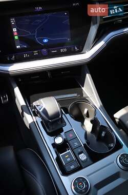 Внедорожник / Кроссовер Volkswagen Touareg 2021 в 