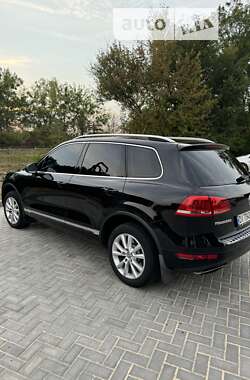 Внедорожник / Кроссовер Volkswagen Touareg 2012 в Старой Выжевке