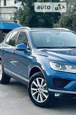 Внедорожник / Кроссовер Volkswagen Touareg 2015 в Киеве