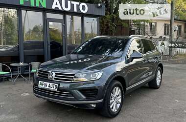 Внедорожник / Кроссовер Volkswagen Touareg 2015 в Киеве