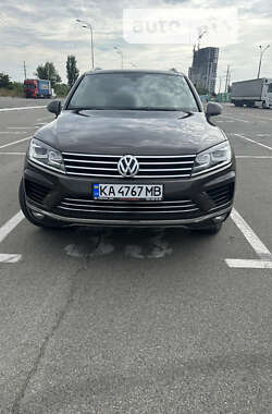 Внедорожник / Кроссовер Volkswagen Touareg 2014 в Киеве