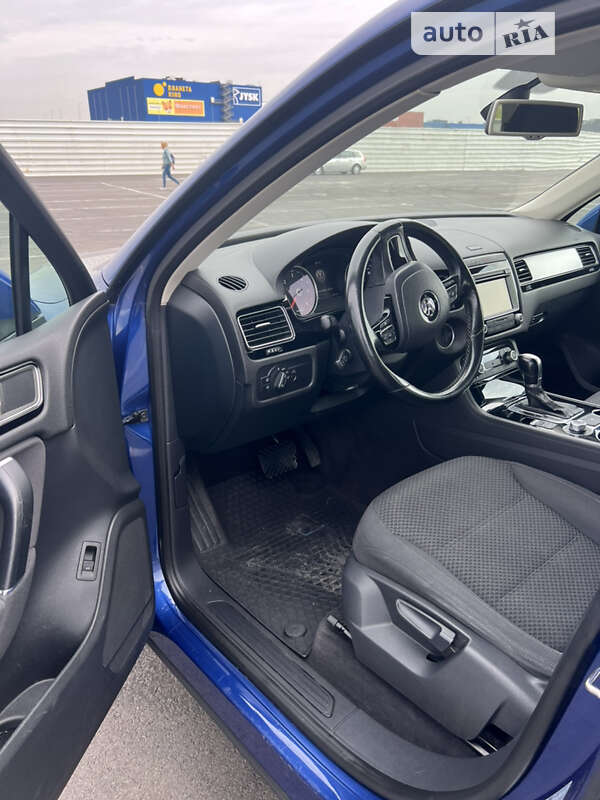 Позашляховик / Кросовер Volkswagen Touareg 2015 в Львові