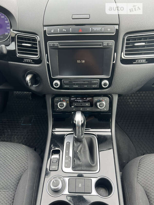 Позашляховик / Кросовер Volkswagen Touareg 2015 в Львові